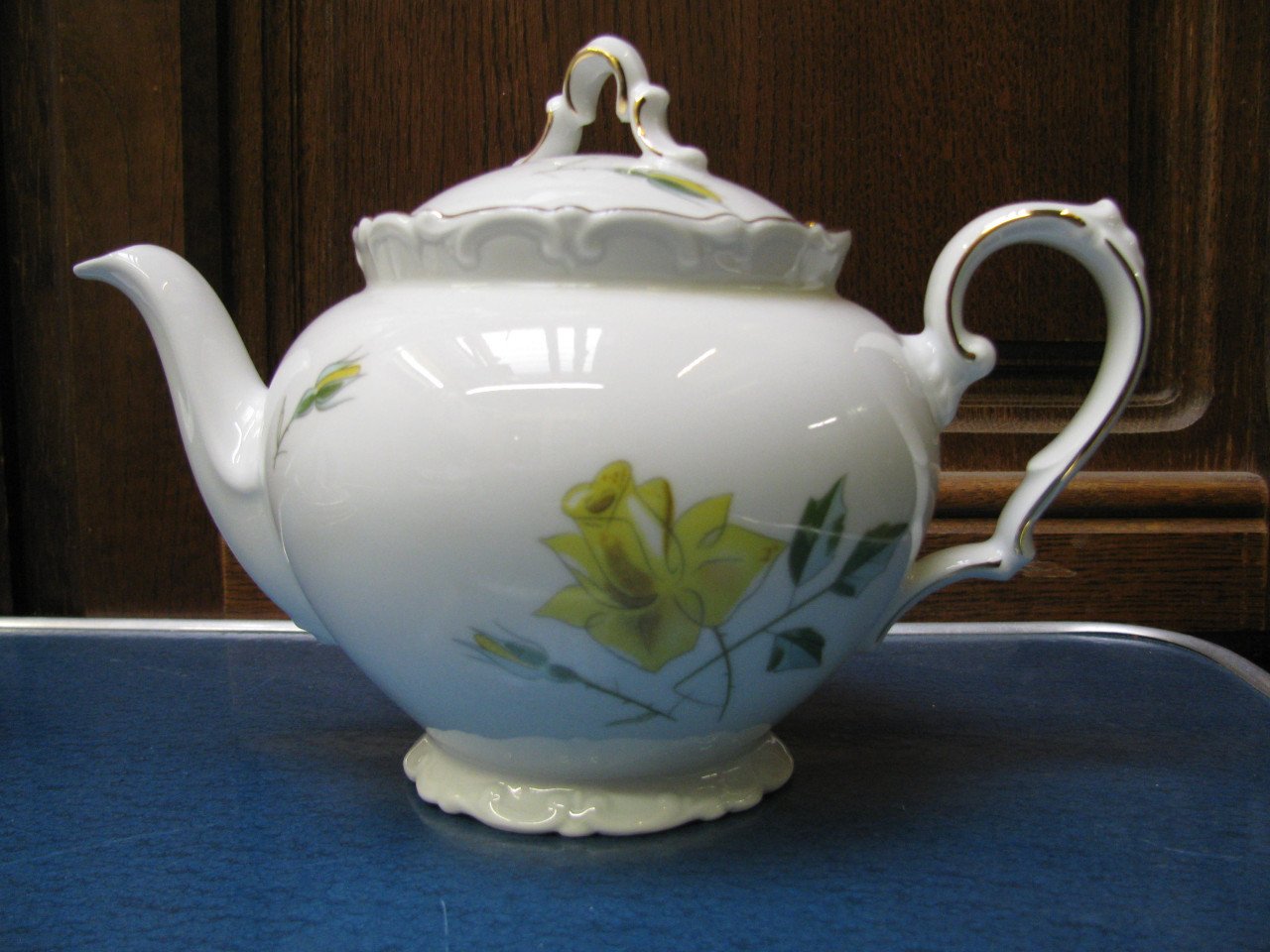 Vintage servies KAHLA met gouden randje