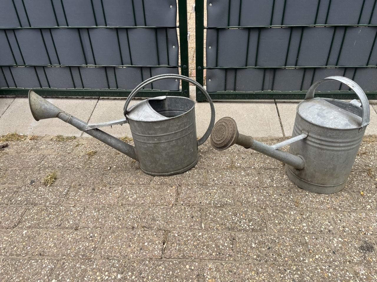 2 Gieters metaal verzinkt