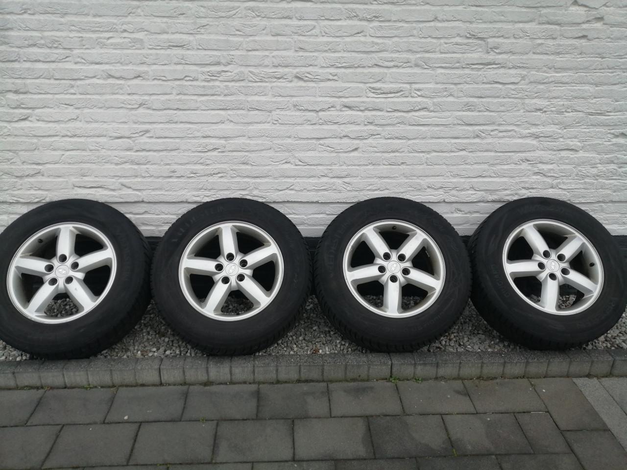 Hyundai lichtmetalen velgen met Vredestein winterbanden