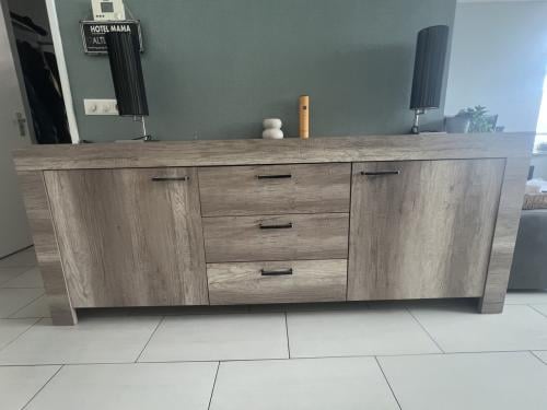 Dressoir (h83xb210xd42,5cm)