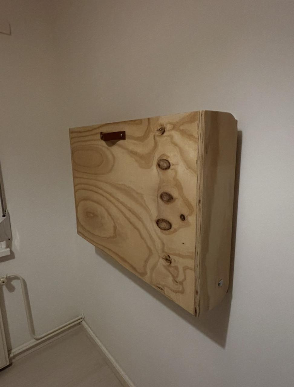 Inklapbare wandcommode – ideaal voor kleine babykamer – zo goed als nieuw