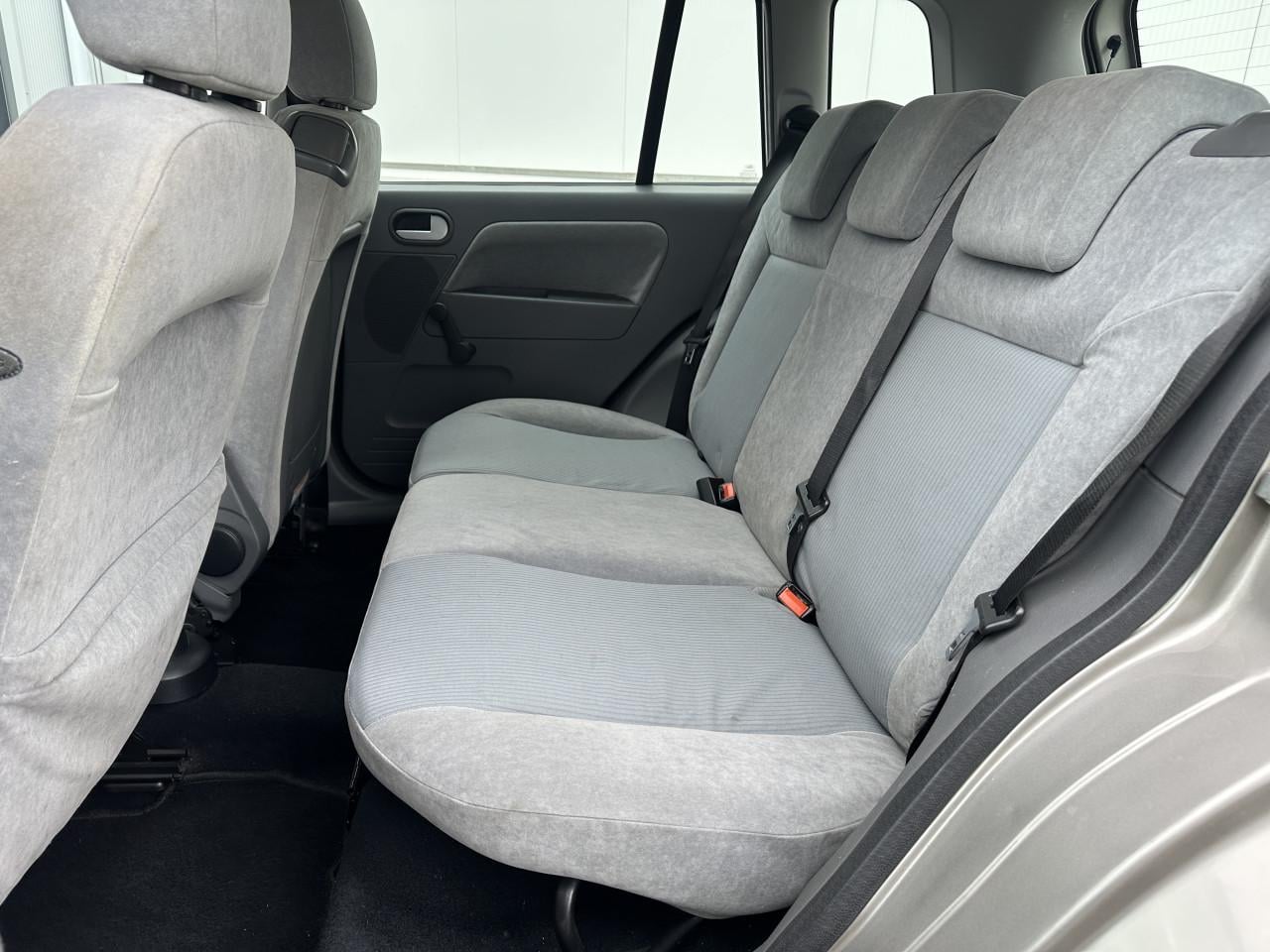 Ford Fusion, 1.4-16V Luxury - Airco / Trekhaak / NAP / APK t/m 04-2027