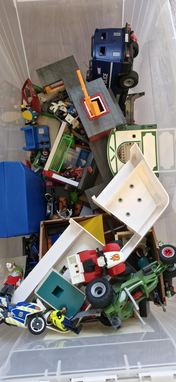 GERESERVEERD Twee dozen vol playmobil