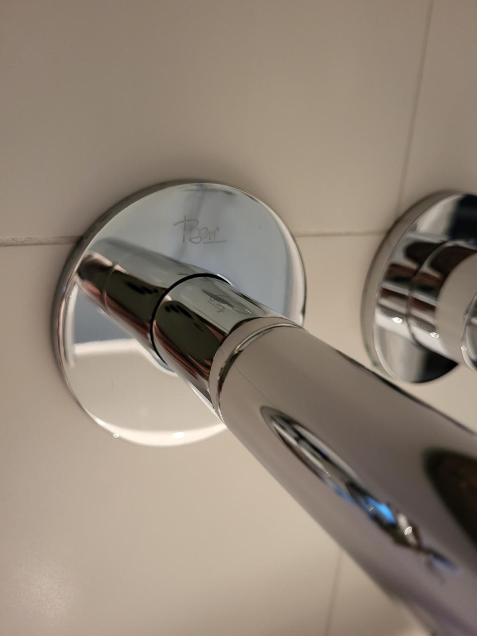 Robuust Hardhouten Badkamermeubel - incl. kraan en wasbak