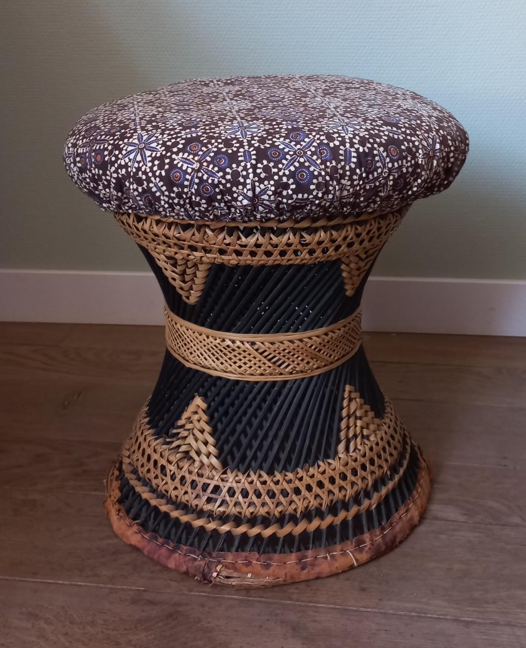 Vintage rieten krukje