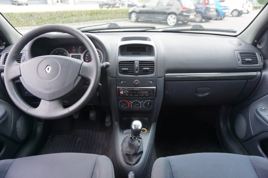 Renault Clio 1.2-16v dynamique airco / elektr. ramen / trekhaak / nap