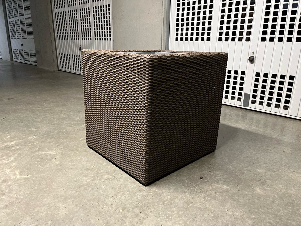 Wicker plantenbak bruin