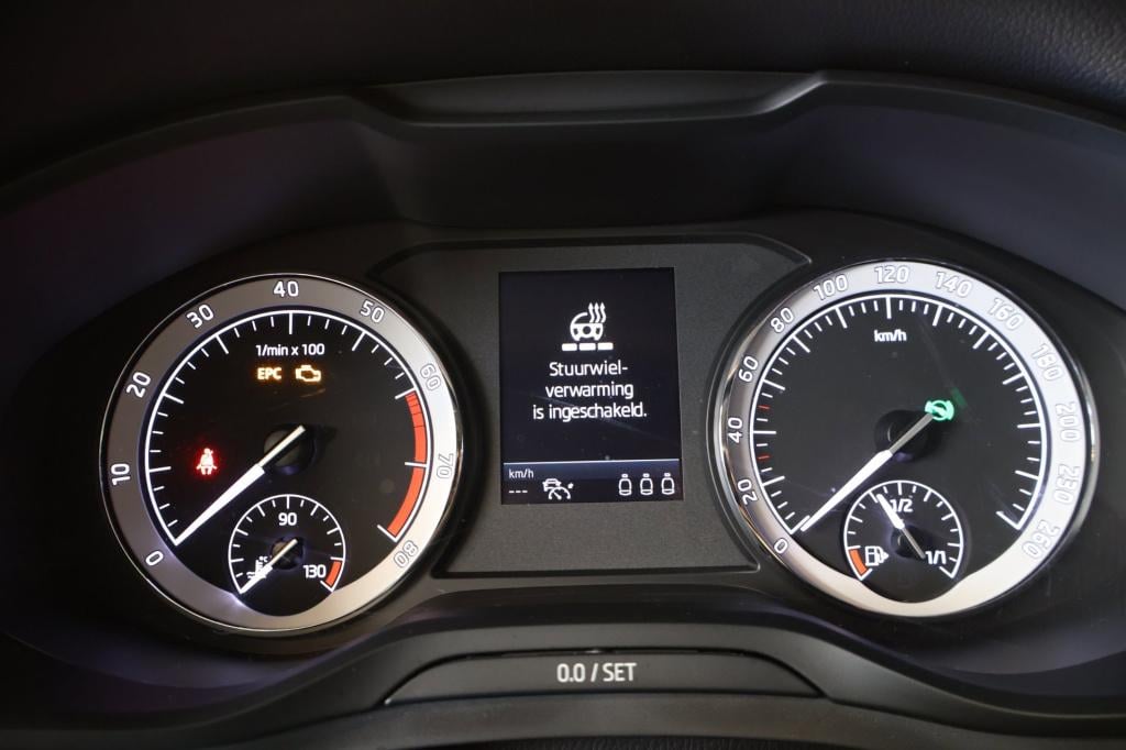 Skoda Kodiaq 1.5 tsi business edition nl auto, trekhaak, stoel en stuur ver