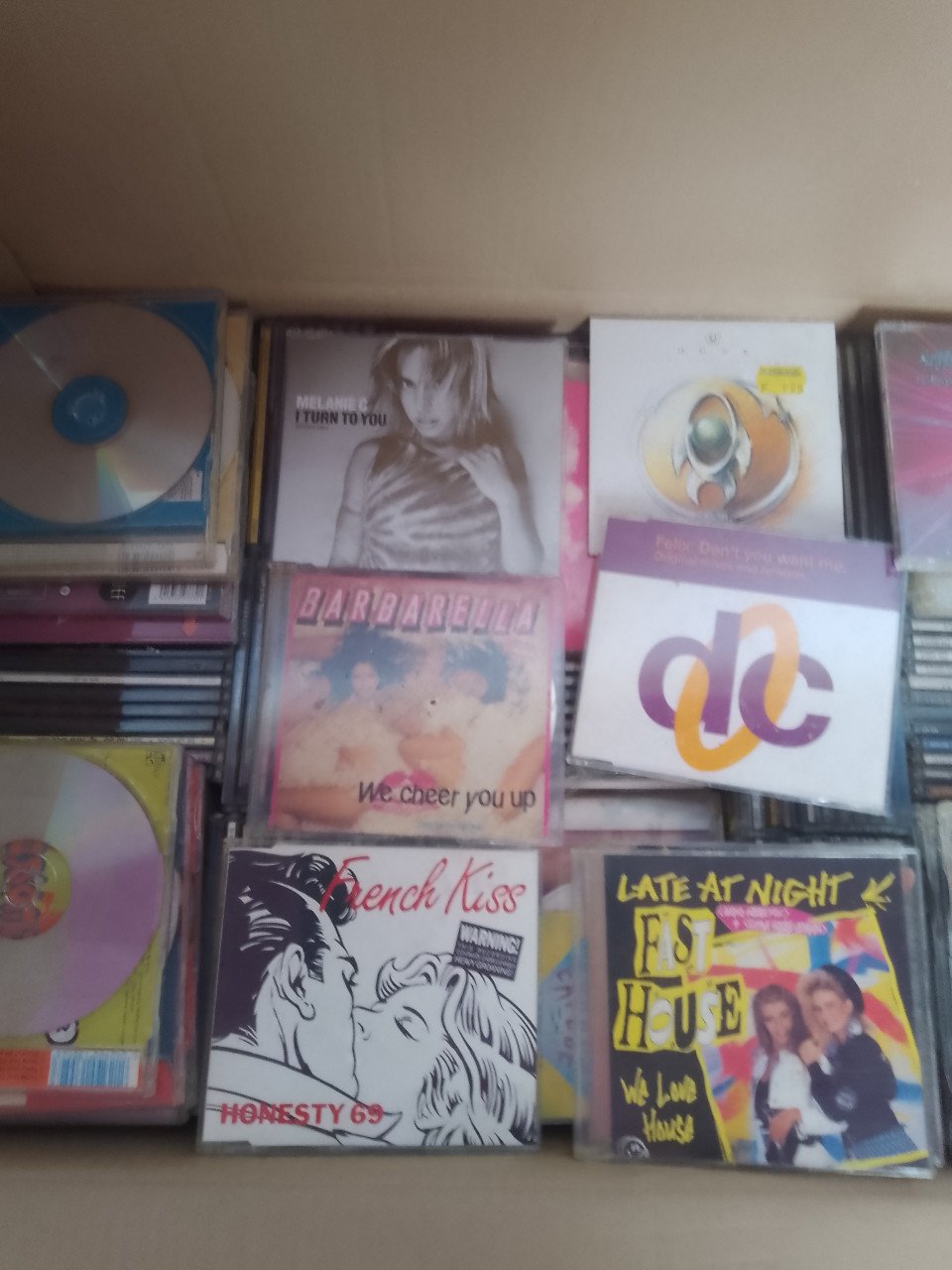 +/- 600 cd's House,techno,trance en Ned. Talig