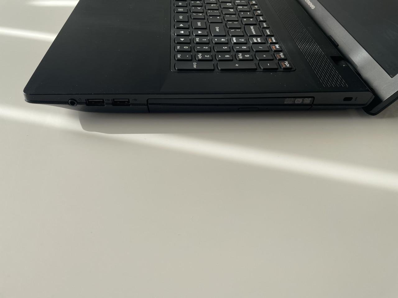 Lenovo 17 inch game laptop \ Windows 11