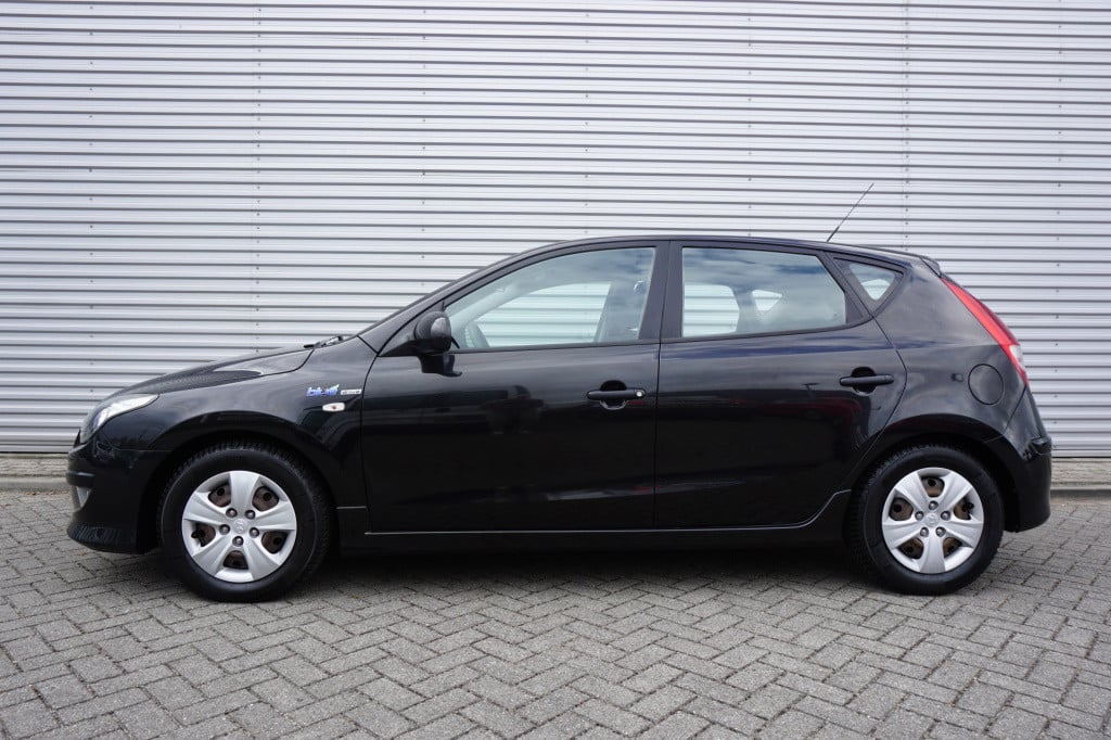 Hyundai I 30 1.4i i-drive cool airco / elektr. ramen / nap