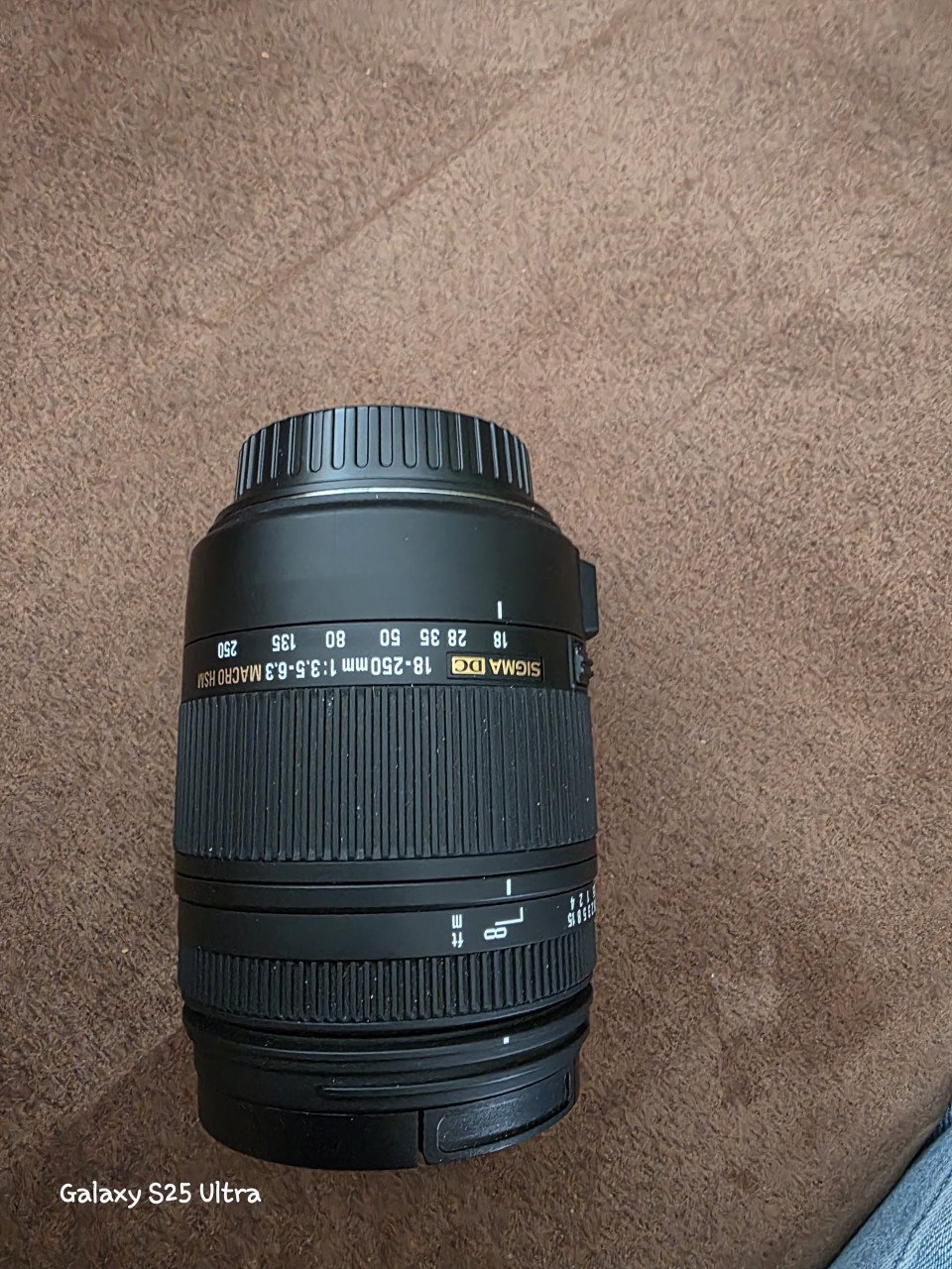 Sigma 18-250 mm F3.5-6.3  DC MACRO OS lens