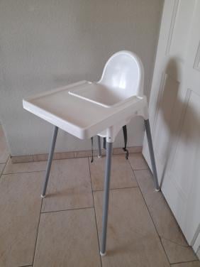 Kinderstoel met gordel ( in goede staat )