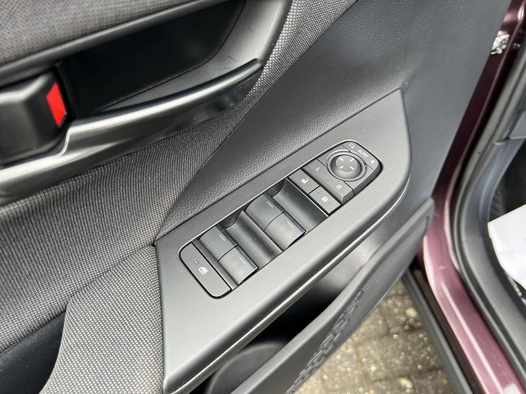 Toyota C-hr 1.8 hybrid 140 dyn