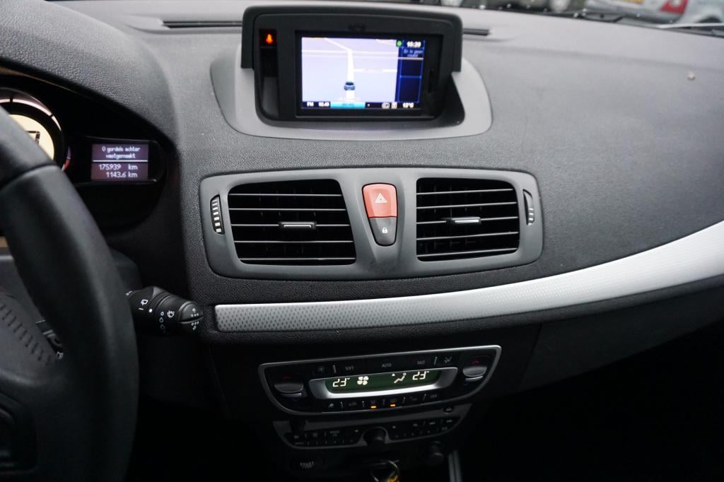 Renault Megane 1.6 dynamique navi / cruise / climate / trekhaak / lm velgen