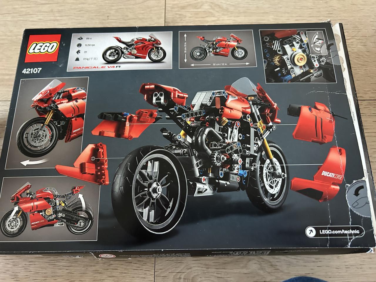 Lego Technic 42107 – Ducati Panigale V4 R