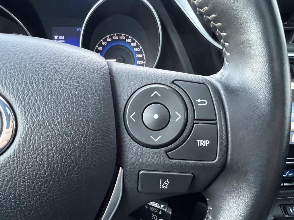 Toyota Auris 1.8 hybrid bus. pro