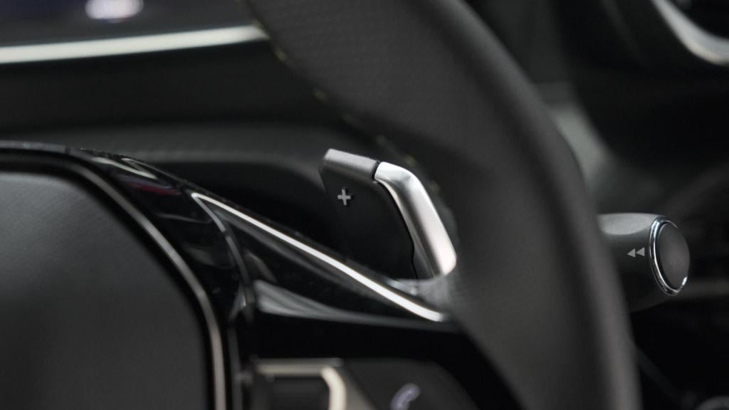 Peugeot 2008 puretech 130 eat8 gt | trekhaak | 360 camera | adaptieve cruis