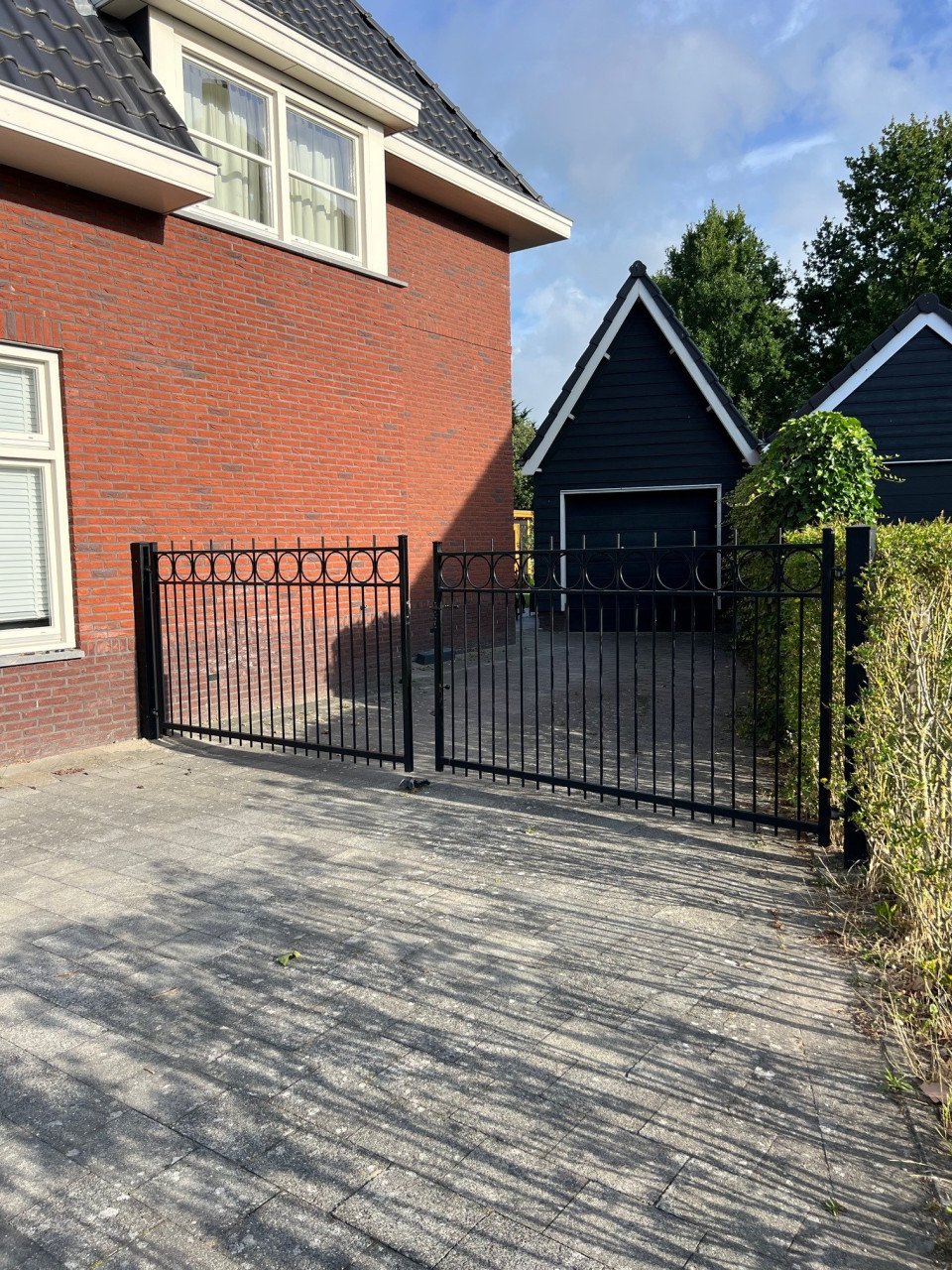 Gebruikte Inrijpoort: Ca 510 cm breed. en 140 cm hoog.
