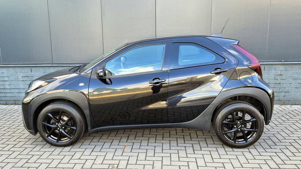 Toyota Aygo x 1.0 vvt-i mt play | camera | lane assist | acc | 17 inch | ai