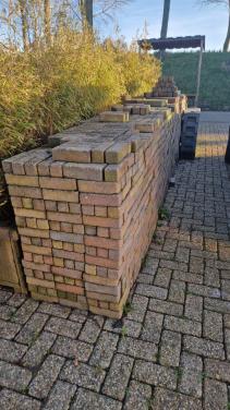 80m² bont gekleurde klinkers