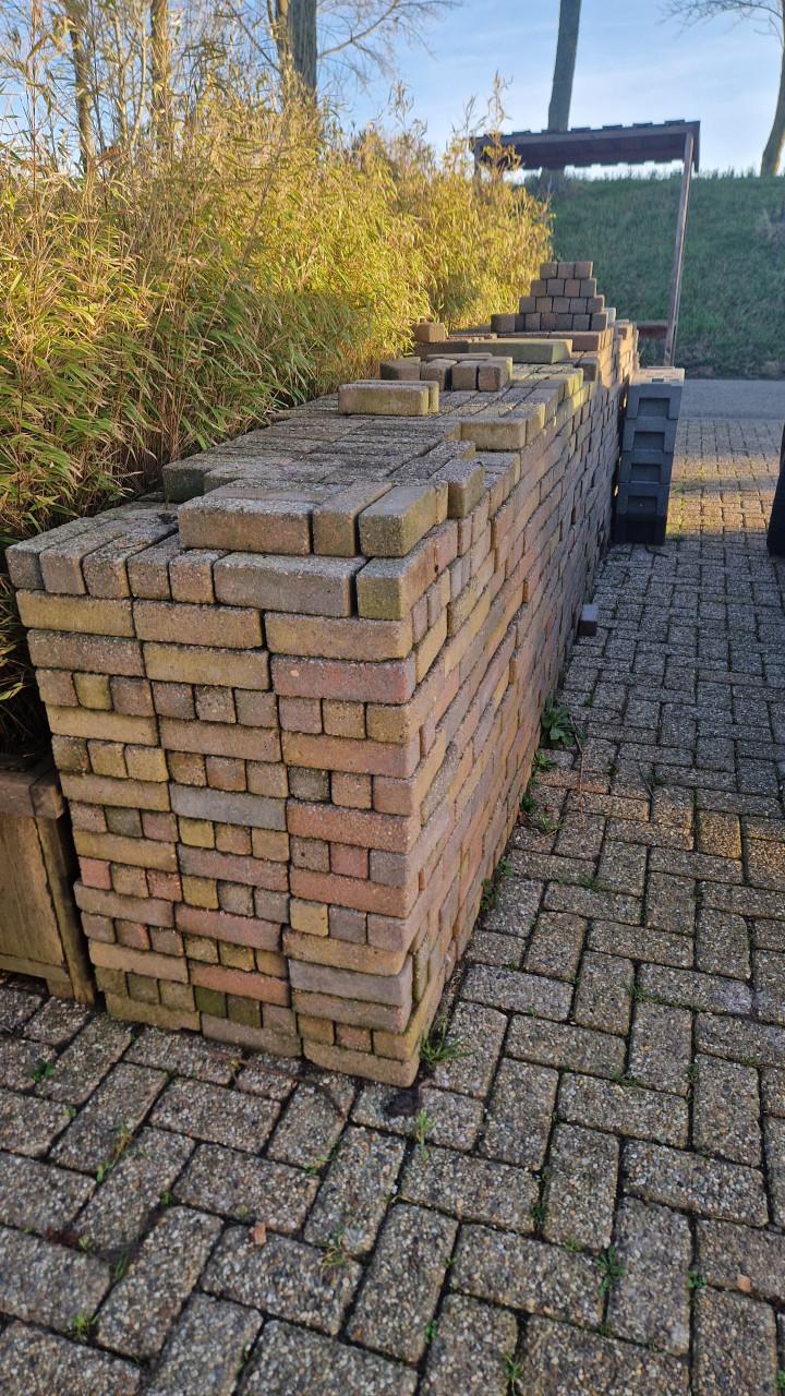 80m² bont gekleurde klinkers