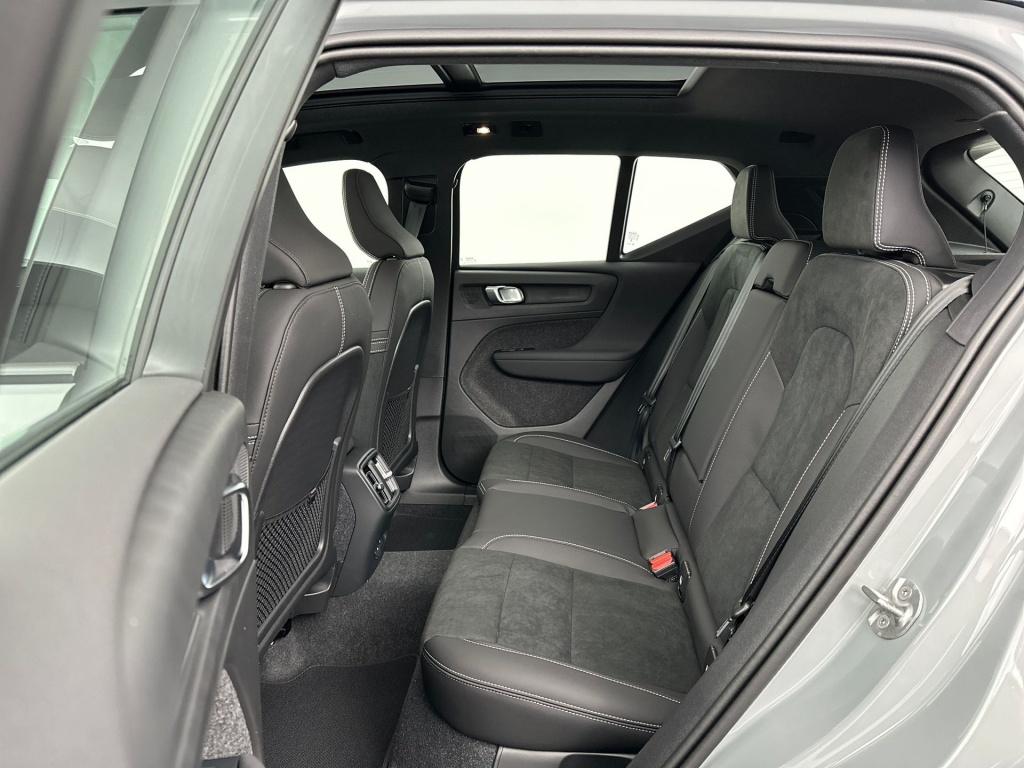 Volvo Ex40 extended range ultra dark europa