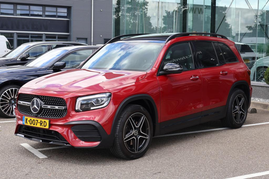 Mercedes-Benz Glb 200 business solution amg 163 pk i panoramadak i trekhaak