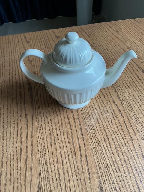 QUEEN'S GARDEN SERVIES: vrij compleet, zowel in gebruikte als nieuwstaat