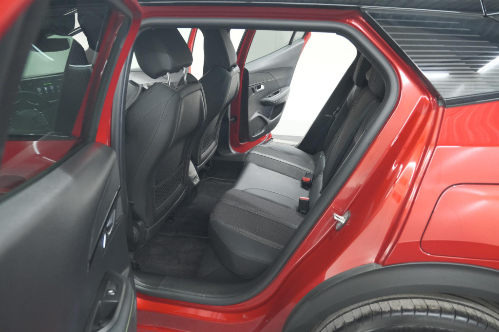 Peugeot 2008 puretech 130 eat8 gt | 360 camera | dodehoekdetectie | navigat