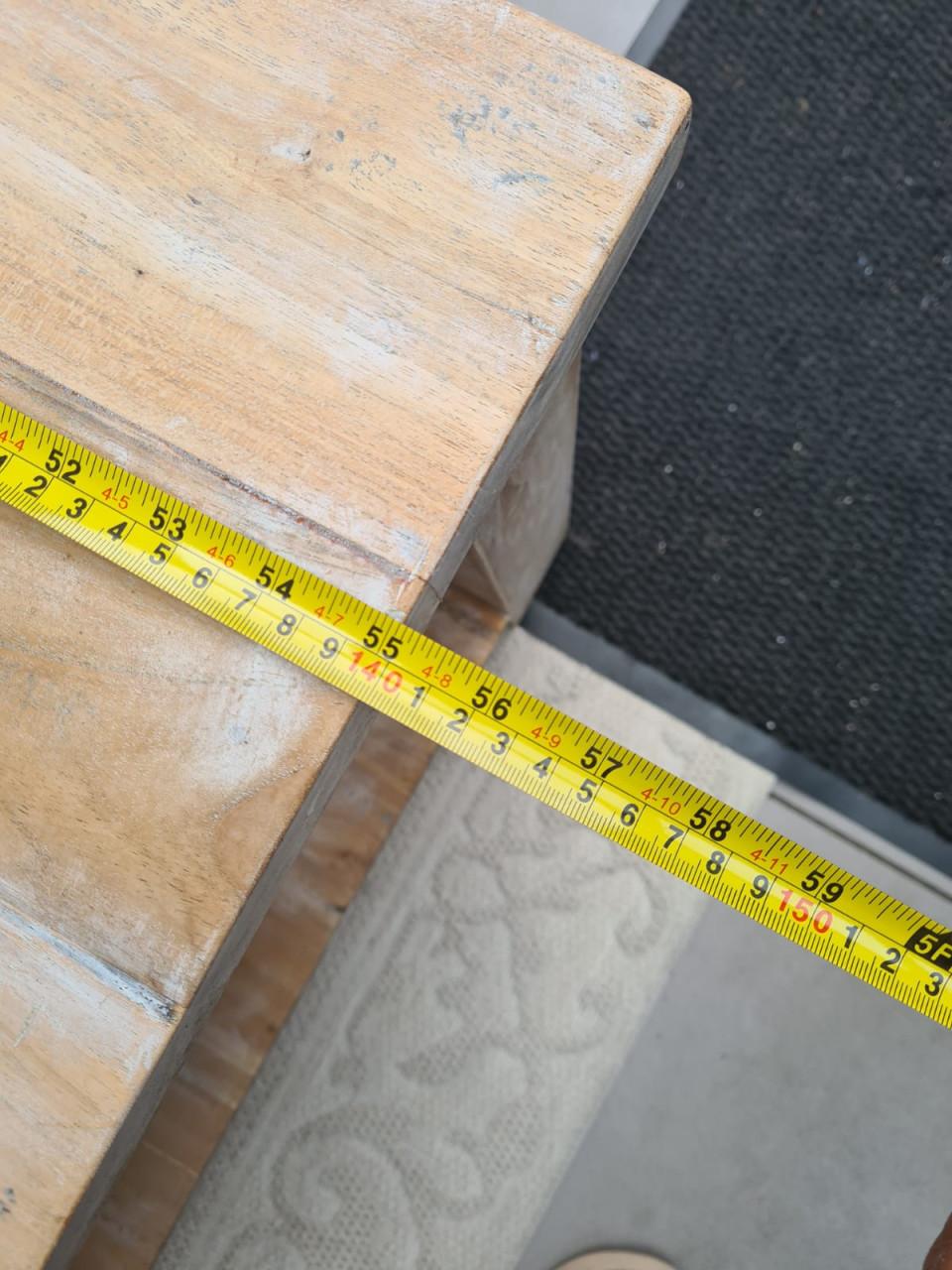 Mooie zware tafel van goede kwaliteit!