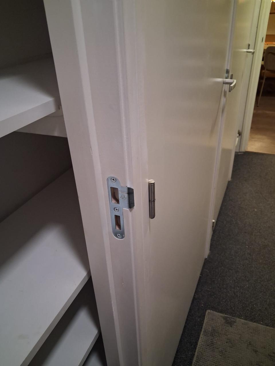 Deuren met kozijnen te koop