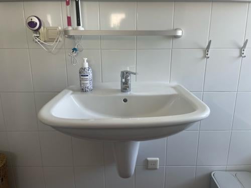 Wastafel met sifon ombouw