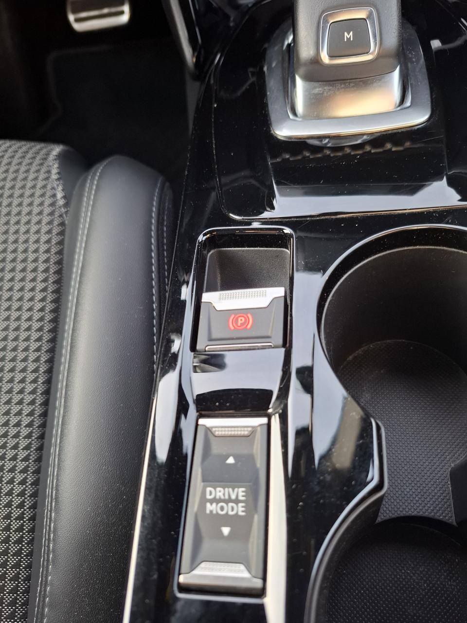 Zwarte Peugeot 2008 GT automaat/ 3D cockpit