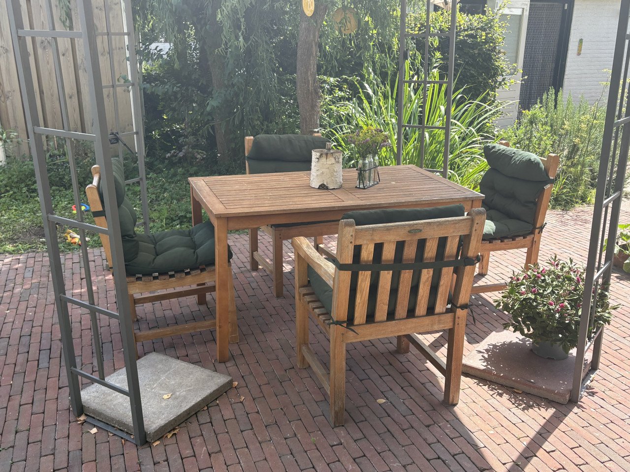 4 teakhouten tuinstoelen met kussens