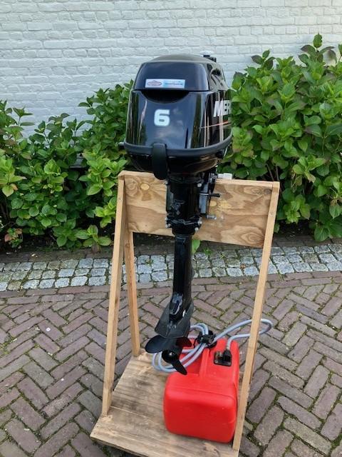 Te koop nette buitenboordmotor Mercury 6 pk