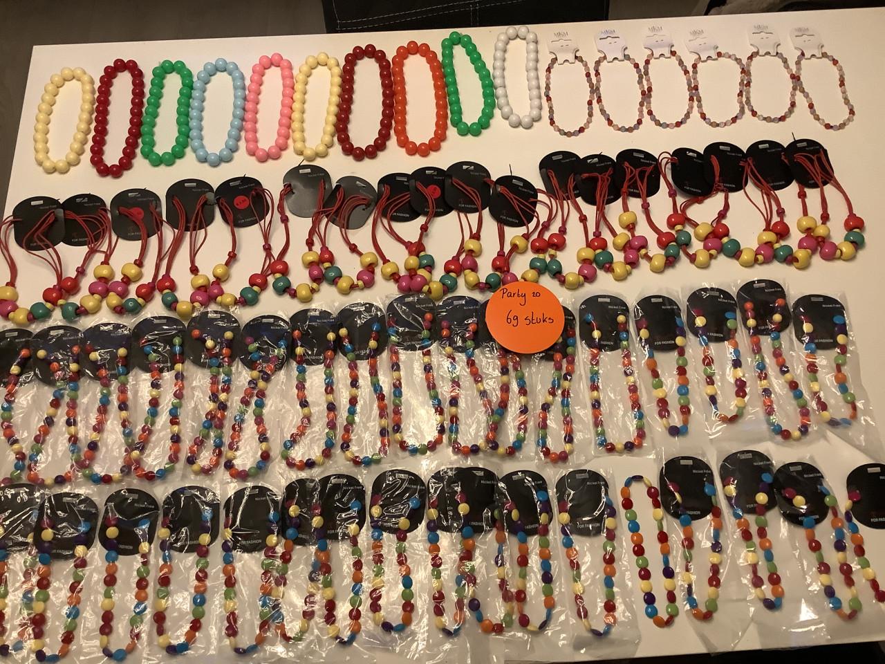 Partij kleurrijke kettingen. (Partij 20)