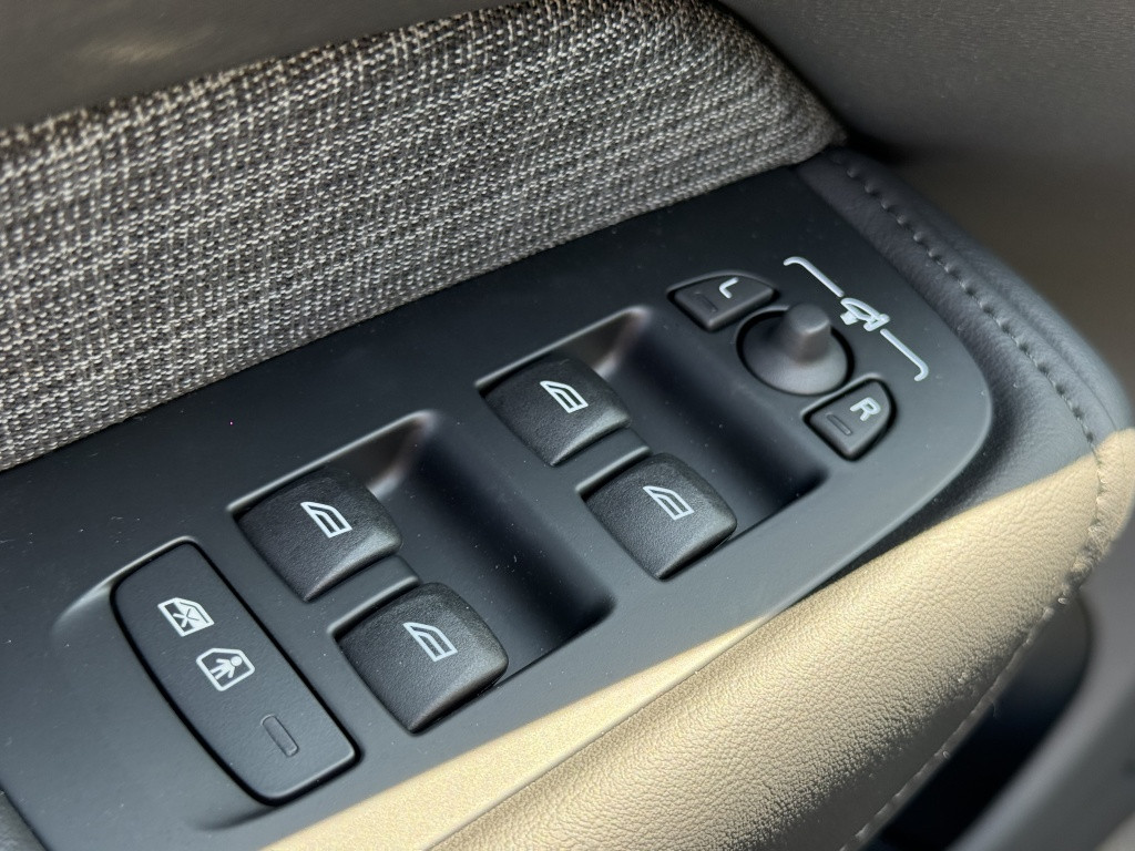 Volvo XC60 t6 awd gt essential driver assist