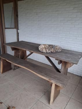 Eettafel met bank