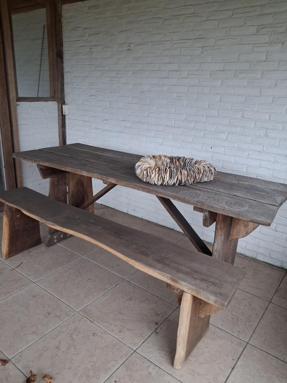 Eettafel met bank
