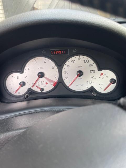 Peugeot 206 CC Cabrio zilvergrijs. Sportief en zomerproof !