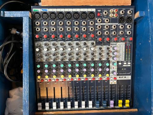 Soundcraft EFX8 Mengpaneel met Flightcase