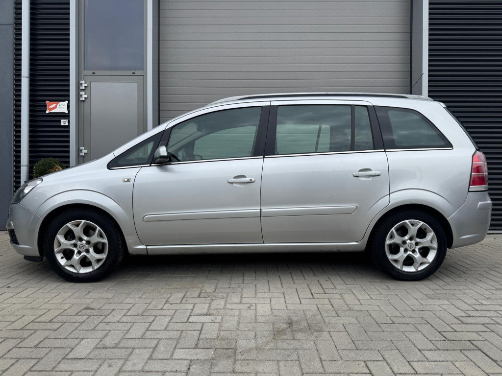 Opel Zafira 1.8 essentia/nwe distri/apk vol jaar/full option/trekhaak