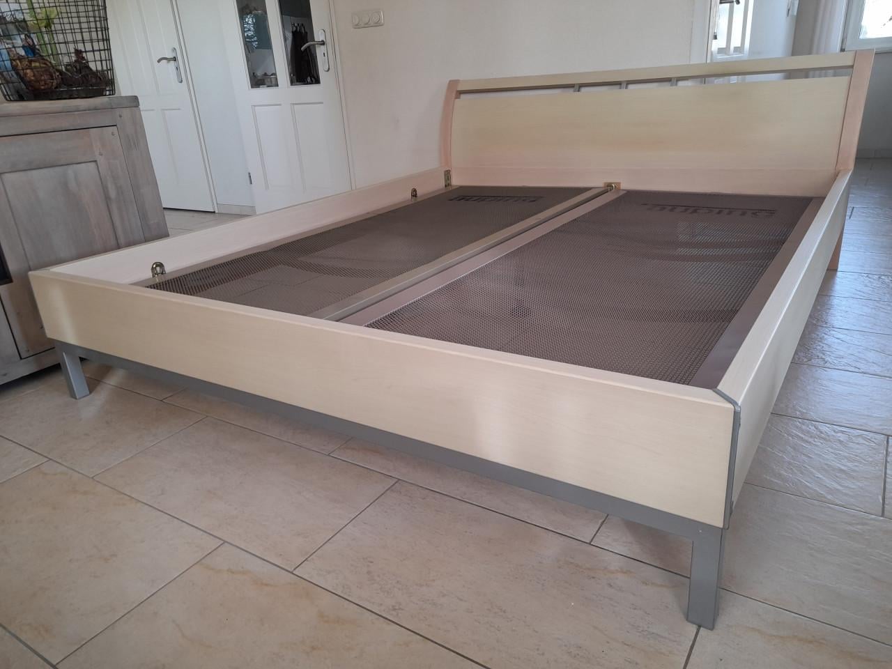 Stevig 2 Persoons bed 180 x 210 met auping spiralen