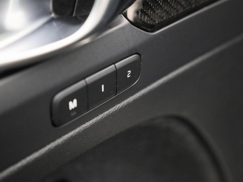 Volvo XC40 1.5 t4 recharge inscription expression | automaat | leder |  pan