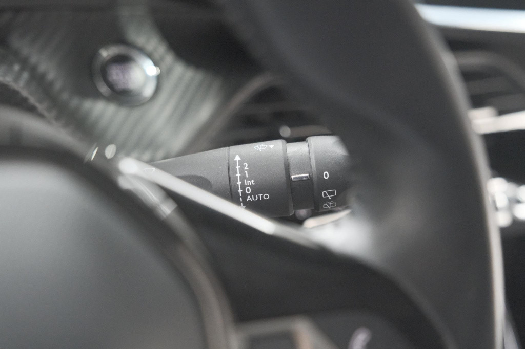 Peugeot 208 puretech 100 allure | camera | navigatie | apple carplay | park