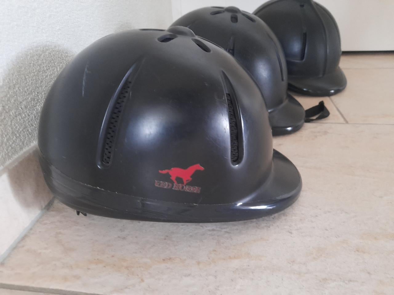 3 X Cap M en S en XS (in goede nette  staat )   Cap   €7,50 per stuk