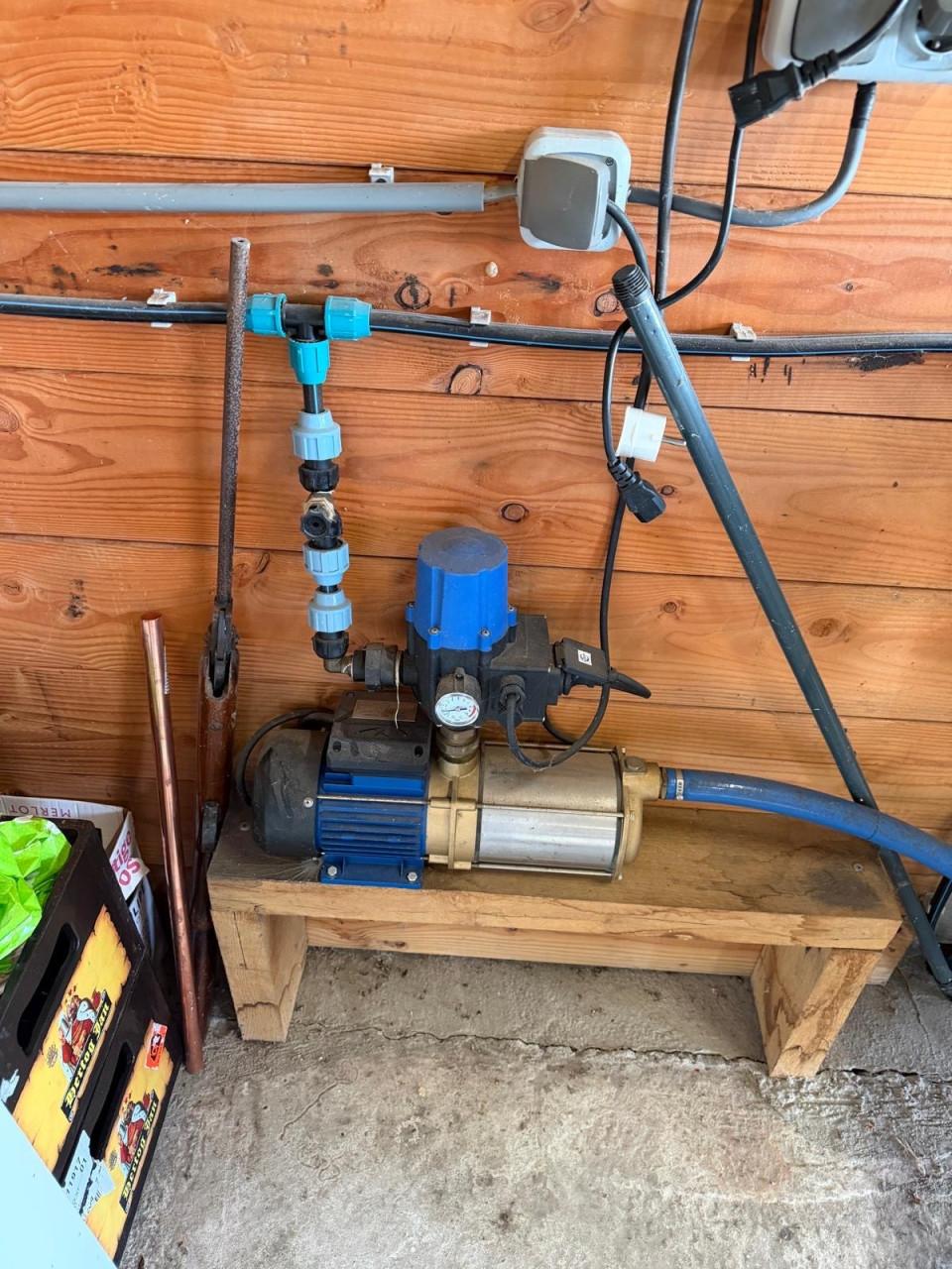 Hydrofoor pomp