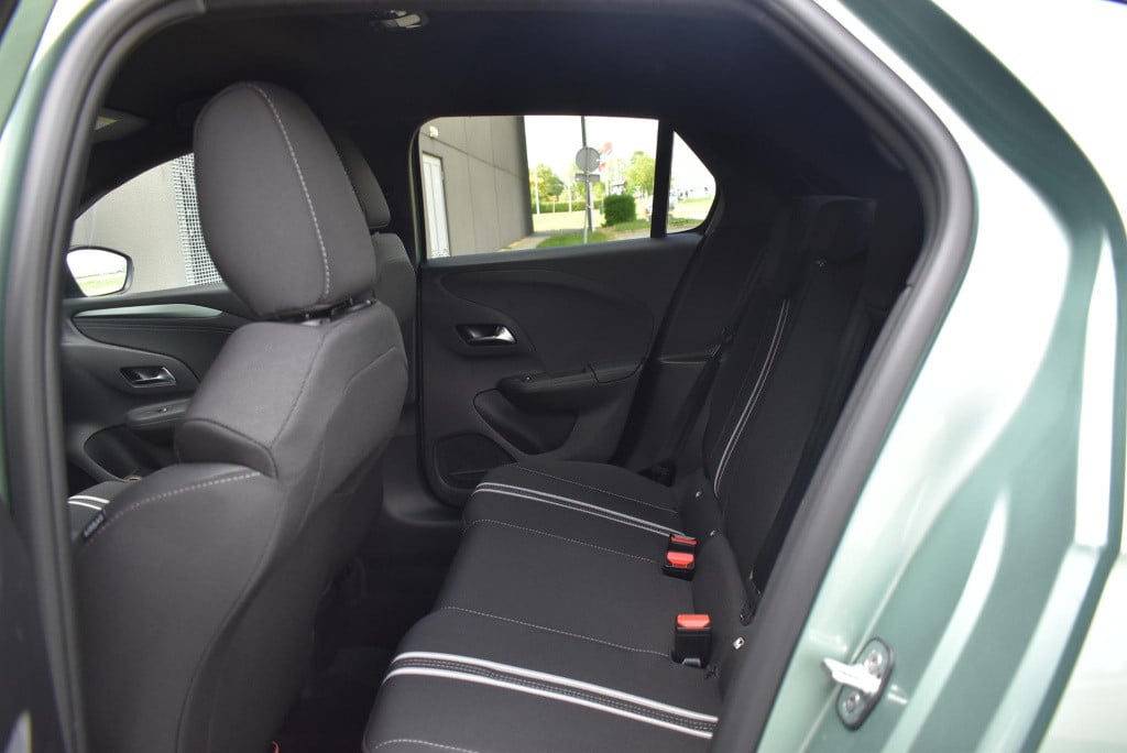 Opel Corsa 1.2 turbo hybrid yes 110pk automaat | winterpack | lmv | apple c