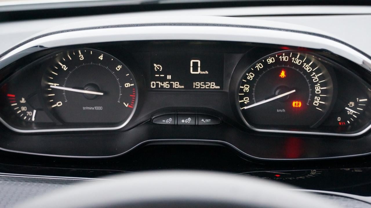 Peugeot 208 1.2 PureTech Signature rijklaar incl garantie